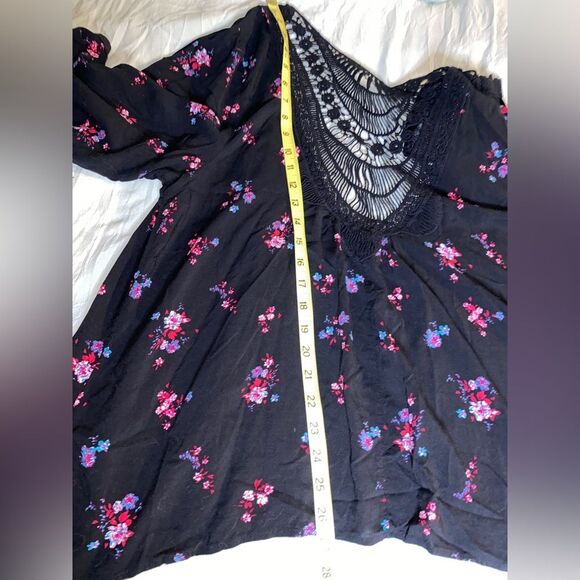 Time and True cover up. Black floral kimono One size - Picture 10 of 11